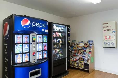 HomeTowne Studios by Red Roof Denver - Glendale/ Cherry Creek - 10