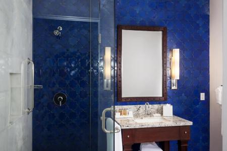 Triada, Autograph Collection - 31