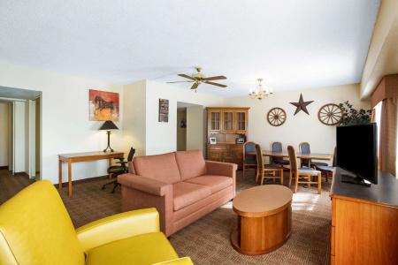 La Quinta Inn by Wyndham Austin Capitol / Downtown - 1