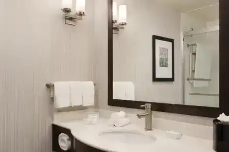 Hilton Garden Inn Boston Logan Airport - 43