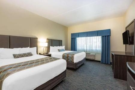 Baymont by Wyndham Airport - 53