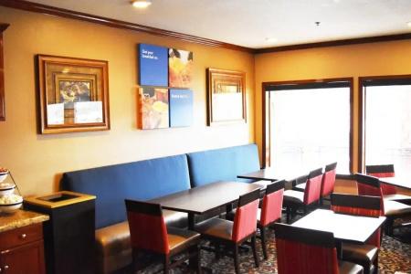 Comfort Inn & Suites - 20
