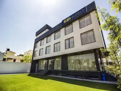 FabSapphire Inn - 0