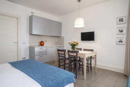 Le Rose Suite - 140