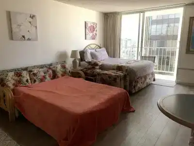 Tropical Studios At Marine Surf Waikiki - Free Parking - Best Location - Full Kitchen - Swimming Pool - 5