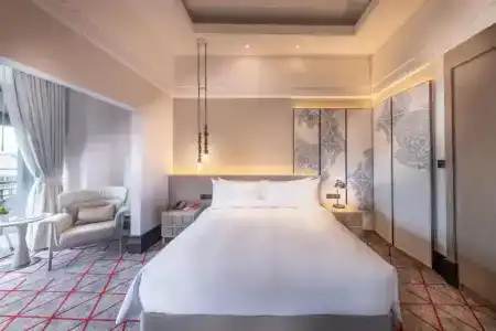 DoubleTree by Hilton Lakeside - 55