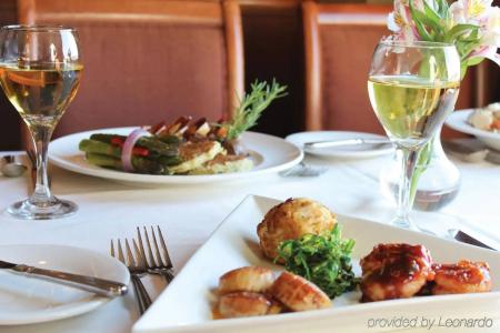 Hilton Suites Oceanfront - 11