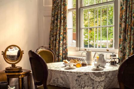 Dawson Place, Juliette's - 2