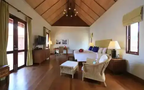 Le Menara Khao Lak beachfront Villa & Resort - 3