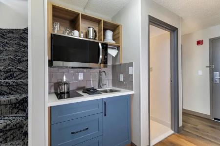 Holiday Inn & Suites, an IHG - 42
