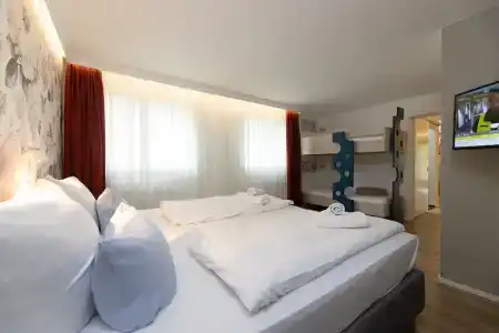 Little Suite - 56
