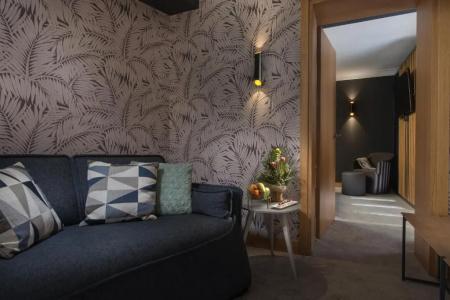 Rosslyn Thracia Sofia - 89