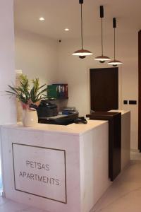 Petsas - 1