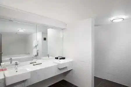 Rydges - 43