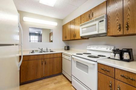 La Quinta Inn By Wyndham West - 13