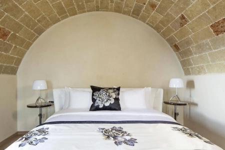 Moni Emvasis Luxury Suites - 4