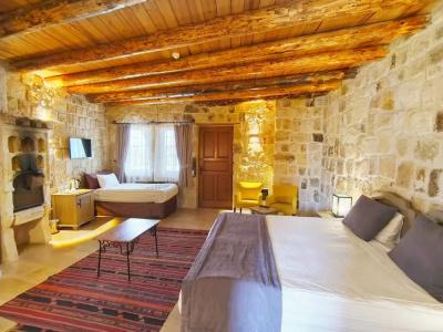 Acropolis Cave Suite - 69