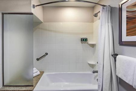 Courtyard by Marriott Woodland Hills - 13