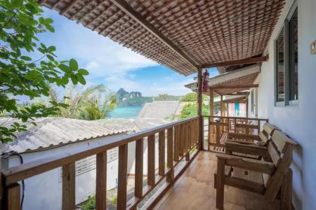 Phi Phi Cozy Seafront Resort - 30