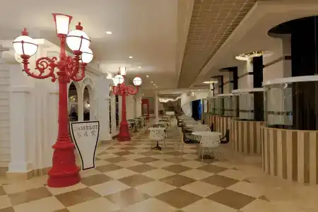 Delphin Imperial Lara - 1