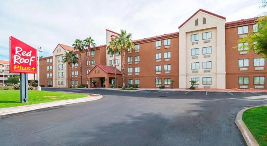 Red Roof Inn Plus + Phoenix West - 15