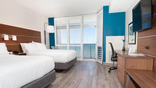 Holiday Inn Express & Suites Beach Beachfront by IHG - 138