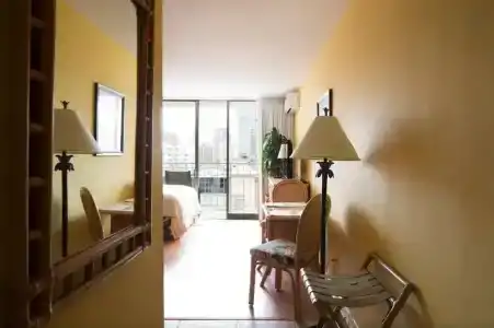 Tropical Studios At Marine Surf Waikiki - Free Parking - Best Location - Full Kitchen - Swimming Pool - 89