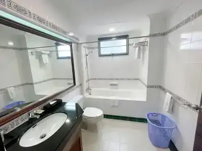 Diamond Westlake Suites - 72