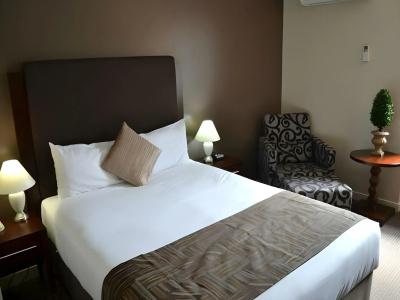 Madison Plaza - 3