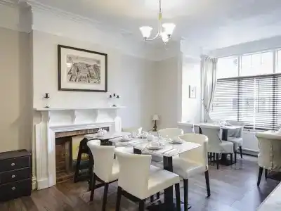 Lonsdale Guest House - 14