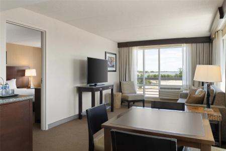 DoubleTree by Hilton Boston Bayside - 5