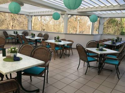 & Restaurant Park Cafe Isa - 13