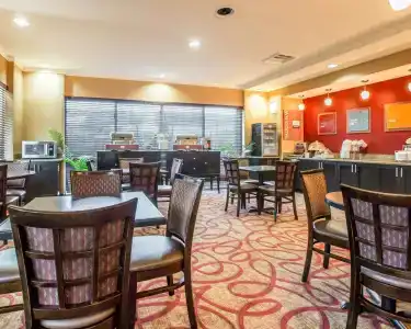 Comfort Suites Airport Convention Center - 26