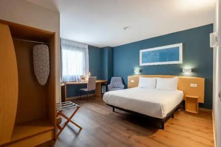 Travelodge Alicante Puerto - 51