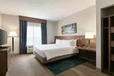 Hilton Garden Inn East - 5