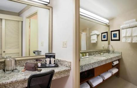 DoubleTree by Hilton Miami Airport & Convention Center - 47