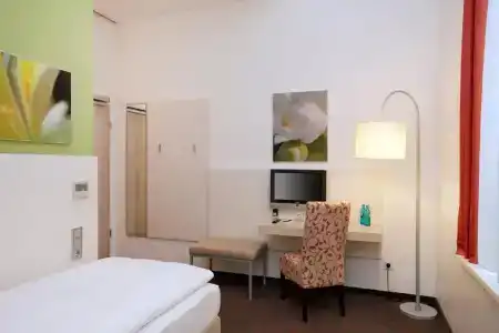 H+ München - 30