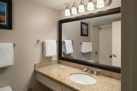 Courtyard by Marriott - 8