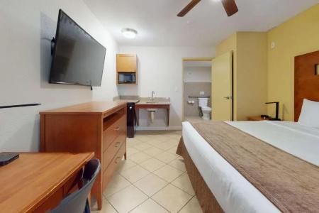Rodeway Inn & Suites Fort Lauderdale Airport & Cruise Port - 55