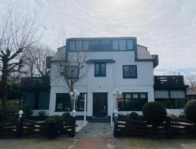 Zee Bergen - 31
