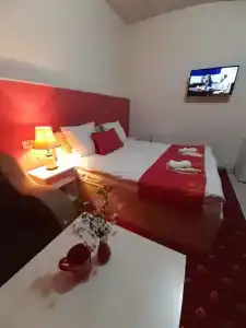 Lind Hostel and Guest House - 35