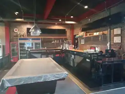One Four Seven & Snooker Bar - 12