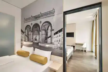 Super 8 by Wyndham Munich City North - 1