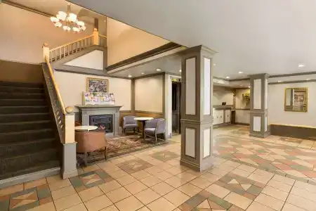 Days Inn by Wyndham Downtown - 10