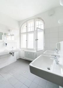 Three Little Pigs Hostel - Your Berlin Castle - 44