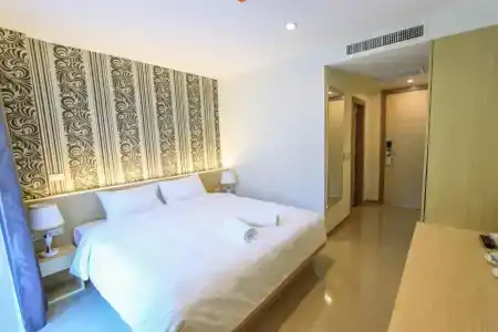 Ocean and Ole Patong - 23