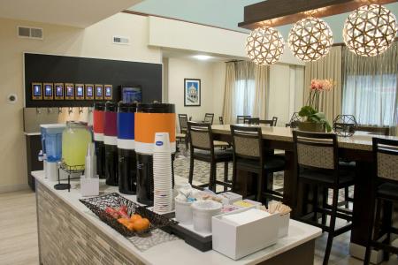 Hampton Inn & Suites Denver-Speer Boulevard - 16