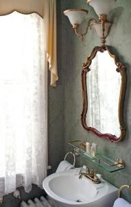 Albemarle Inn - - 76
