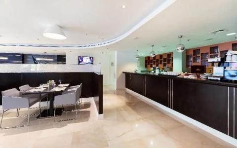Premier Inn Airport - 25
