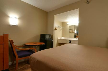 Vagabond Inn North - 12